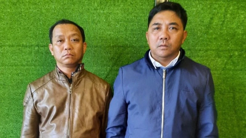 Hai người xưng phóng viên tống tiền doanh nghiệp. Ảnh: TD