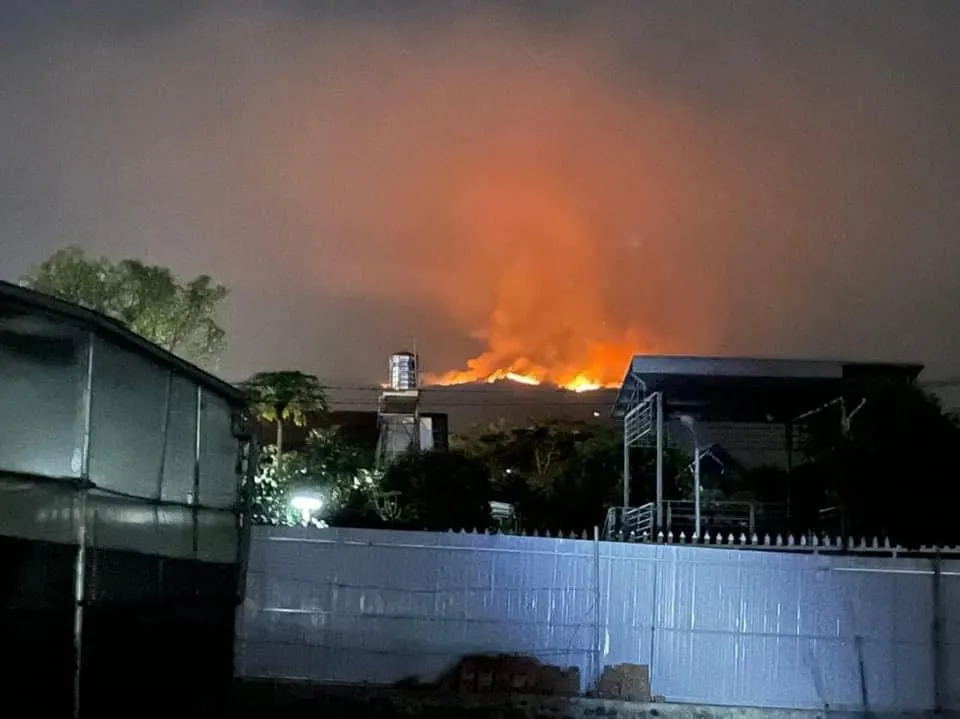 Ngọn lửa nhìn từ hướng TP Bảo Lộc Ngọn lửa nhìn từ hướng TP Bảo Lộc
