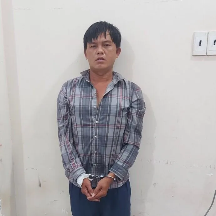 Nguyễn Minh Thiện bị công an bắt khi chưa kịp tiêu thụ chiếc xe vừa trộm. Ảnh: VÕ TÙNG Nguyễn Minh Thiện bị công an bắt khi chưa kịp tiêu thụ chiếc xe vừa trộm. Ảnh: VÕ TÙNG