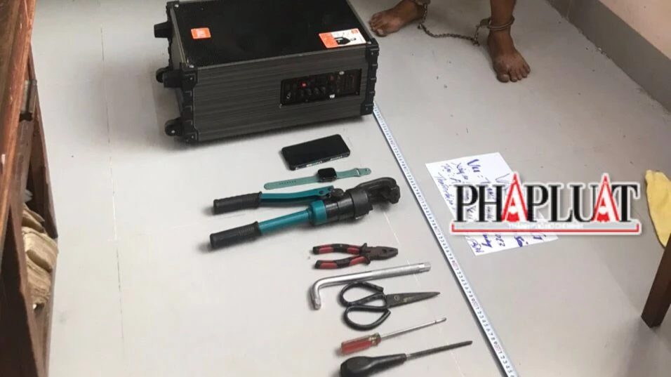 Dụng cụ gây án của Nguyễn Tiến. Ảnh: VÕ TÙNG