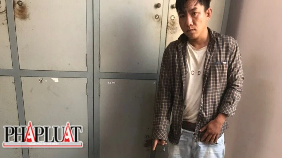 Nguyễn Tiến bị bắt giữ. Ảnh: VÕ TÙNG