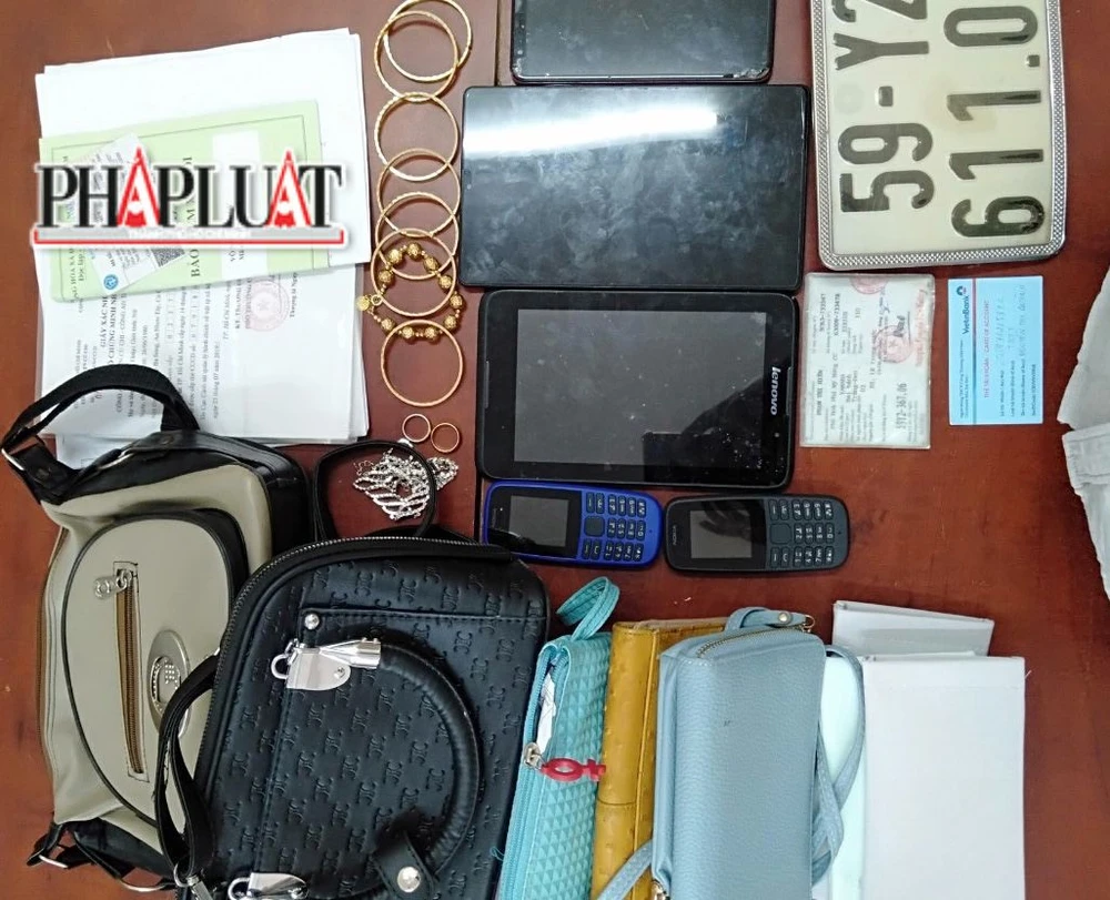 Nhiều tài sản mà Tiến trộm được tại địa bàn giáp ranh. Ảnh VÕ TÙNG