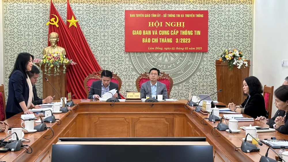 Hội nghị giao ban và cung cấp thông tin báo chí tháng 3 của tỉnh Lâm Đồng. Ảnh: VÕ TÙNG