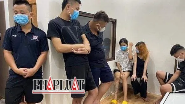 7 thanh niên chơi ma túy trong tiệm massage bị bắt giữ. Ảnh: PV 7 thanh niên chơi ma túy trong tiệm massage