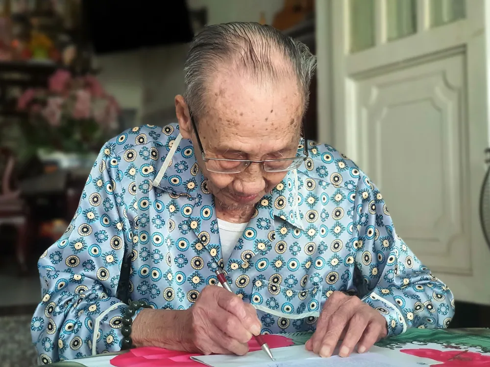 Cụ ông 102 tuổi nhọc nhằn chờ thi hành án ảnh 2