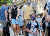 Chuyên gia giải đáp băn khoăn việc tiêm vaccine cho trẻ 5-11 tuổi ảnh 2 FDA duyệt tiêm vaccine của Pfizer liều 1/3 người lớn cho trẻ 5-11 tuổi