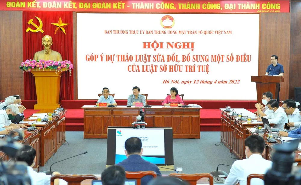 Toàn cảnh hội nghị góp ý dự thảo Luật sửa đổi, bổ sung một số điều của Luật Sở hữu trí tuệ. Ảnh: CHÂN LUẬN