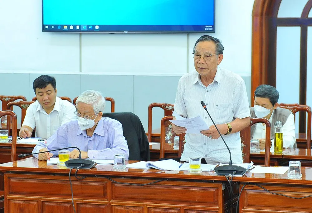 PGS-TS Quách Sỹ Hùng phát biểu tại hội nghị. Ảnh: CHÂN LUẬN