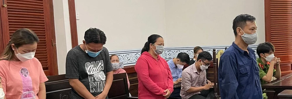 Các bị cáo tại phiên xử sơ thẩm lần hai. Ảnh: HOÀNG YẾN