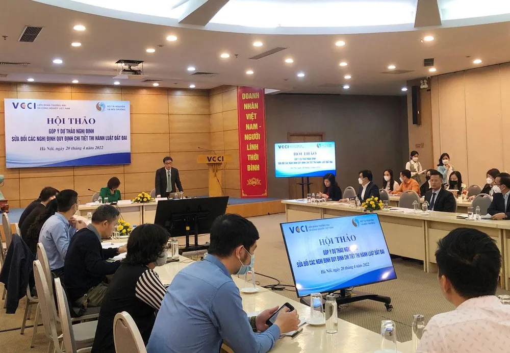 Hội thảo góp ý dự thảo Nghị định sửa đổi các nghị định quy định chi tiết thi hành Luật Đất đai do Bộ TN&MT và VCCI tổ chức. Ảnh: PHÚ TRỌNG Hội thảo góp ý dự thảo Nghị định sửa đổi các nghị định quy định chi tiết thi hành Luật Đất đai do Bộ TN&MT và VCCI tổ chức. Ảnh: PHÚ TRỌNG