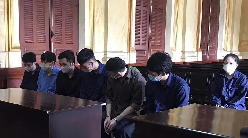 Các bị cáo tại tòa. Ảnh: HOÀNG YẾN