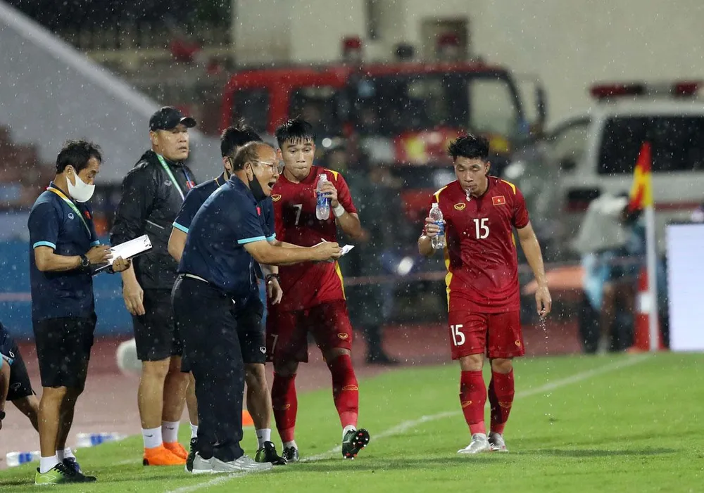 Thầy Park muốn thắng nhưng trời không chiều lòng người. Ảnh: ANH PHƯƠNG