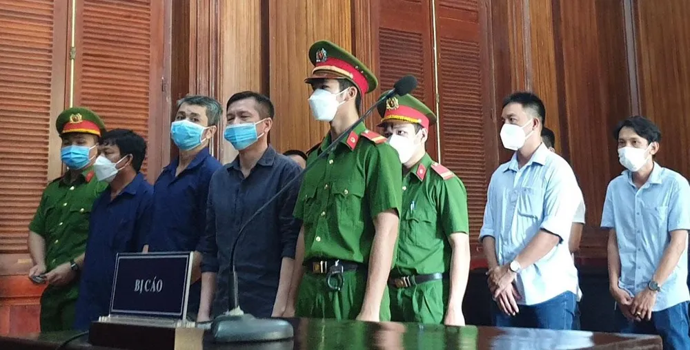 Các bị cáo tại phiên tòa ngày 20-5. Ảnh: HOÀNG YẾN Các bị cáo tại phiên tòa ngày 20-5. Ảnh: HOÀNG YẾN