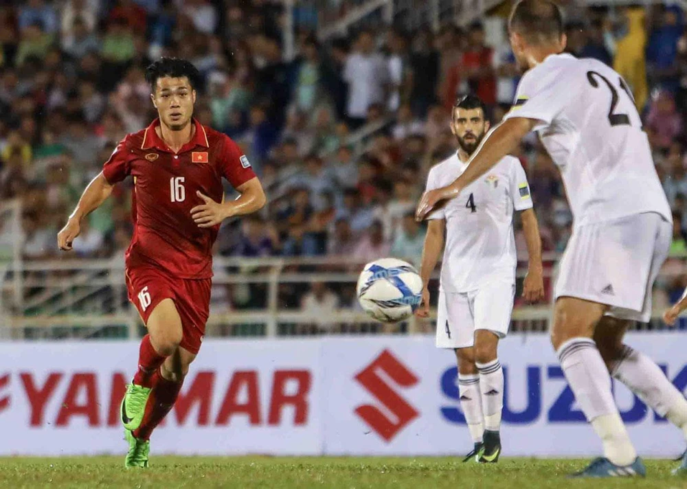 Lâu lắm rồi đội tuyển Việt Nam mới trở lại sân Thống Nhất và lần này là tiếp Afghanistan. Ảnh: XUÂN HUY