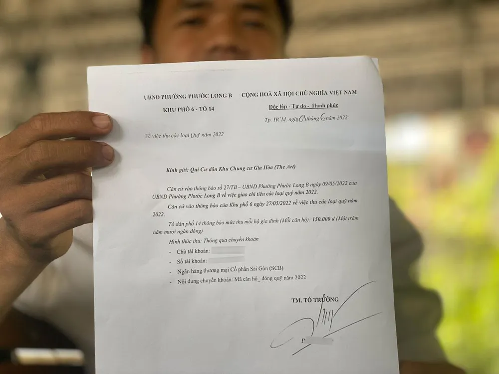 Cư dân chung cư Gia Hòa nhận được thông báo thu tiền các quỹ năm 2022 từ tổ dân phố 14. Ảnh: HỮU ĐĂNG Cư dân chung cư Gia Hòa nhận được thông báo thu tiền các quỹ năm 2022 từ tổ dân phố 14. Ảnh: HỮU ĐĂNG