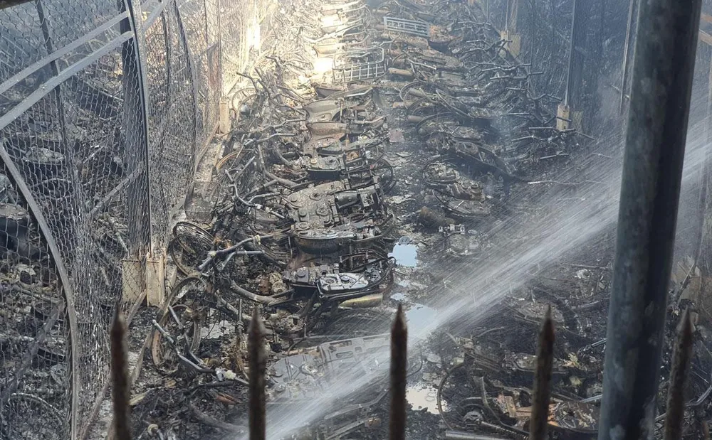 Hiện trường vụ cháy tại kho tang vật và phương tiện của Phòng PC08, Công an TP.HCM. Ảnh: TỰ SANG