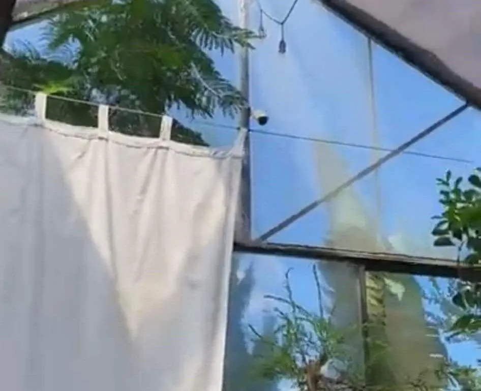 Du khách lo lắng vì những hình ảnh riêng tư từ camera có thể bị phát tán. Ảnh: VÕ TÙNG