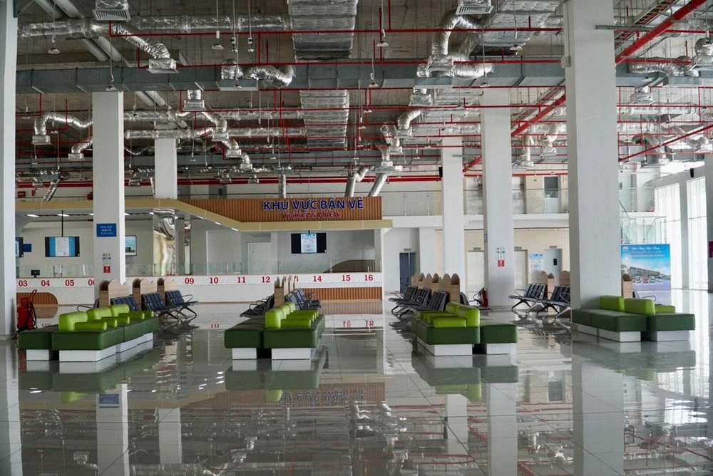 Bến xe miền đông mới đìu hiu, không một bóng khách. Ảnh: BẢO PHƯƠNG