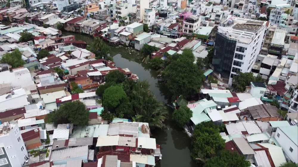 TP.HCM đang gặp nhiều khó khăn trong việc di dời các căn nhà ven kênh. Ảnh: HV TP.HCM đang gặp nhiều khó khăn trong việc di dời các căn nhà ven kênh. Ảnh: HV