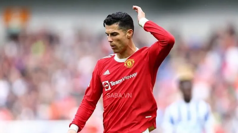 Ronaldo bỏ lại tất cả sau lưng quyết rời Old Trafford. Ảnh: GETTY IMAGES