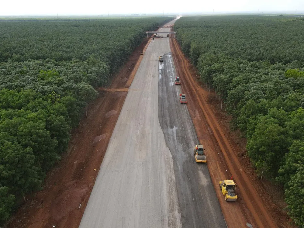 Cao tốc Phan Thiết - Dầu Giây là một dự án thành phần của tuyến đường bộ cao tốc Bắc - Nam giai đoạn 1. Ảnh: VŨ HỘI
