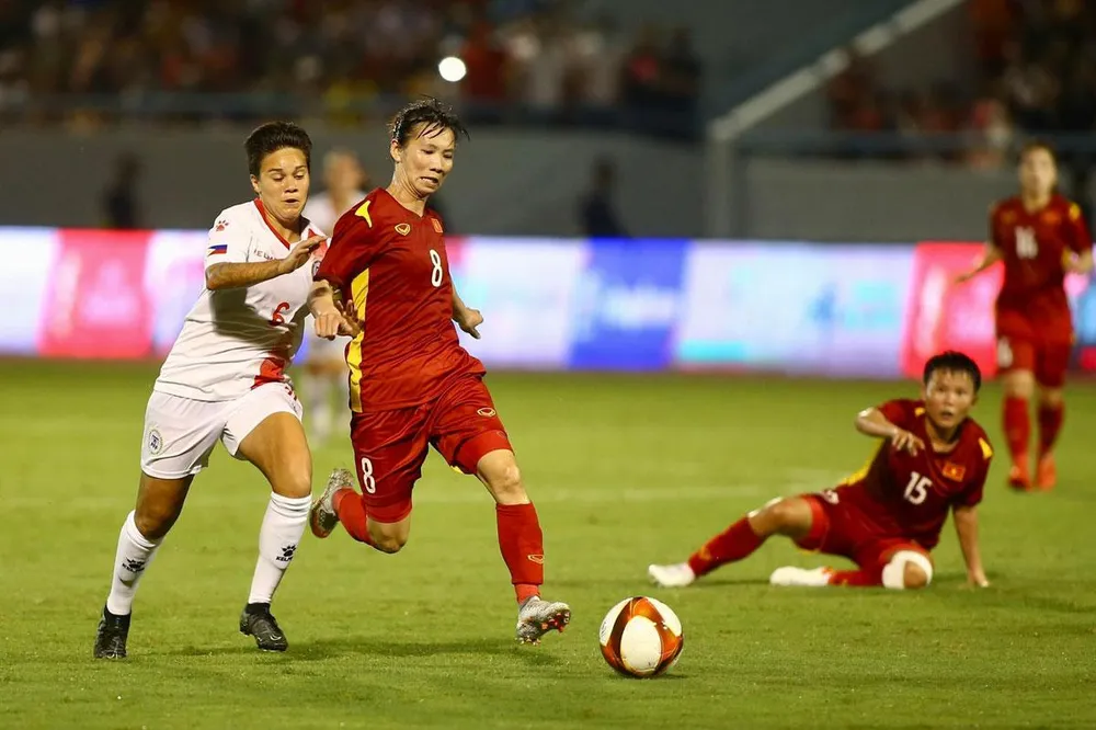 Philippines (trái) trong trận thua nữ Việt Nam tại SEA Games 31. Ảnh: ANH PHƯƠNG Philippines (trái) trong trận thua nữ Việt Nam tại SEA Games 31. Ảnh: ANH PHƯƠNG
