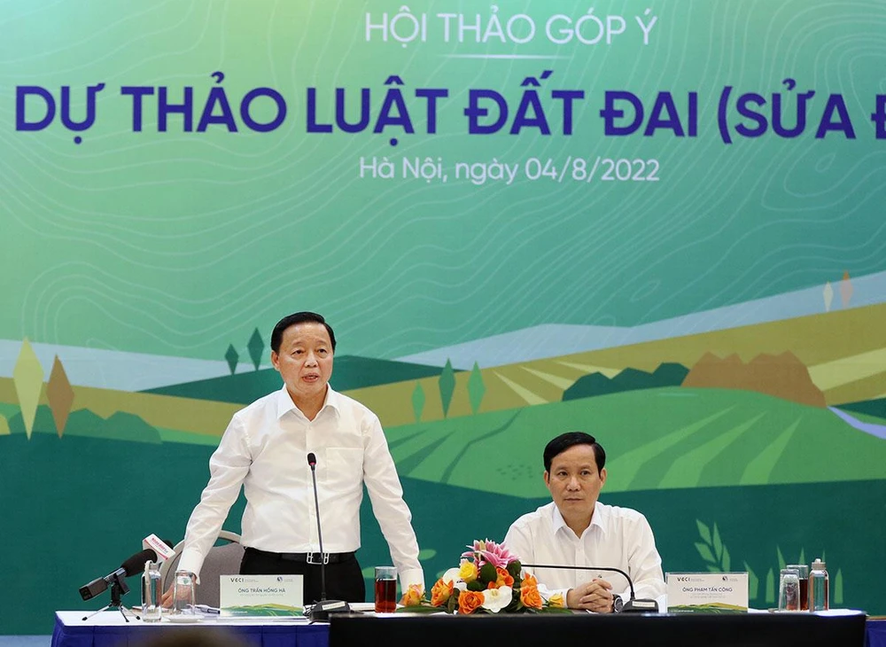 Bộ trưởng Trần Hồng Hà phát biểu tại hội thảo. Ảnh: CHÂN LUẬN