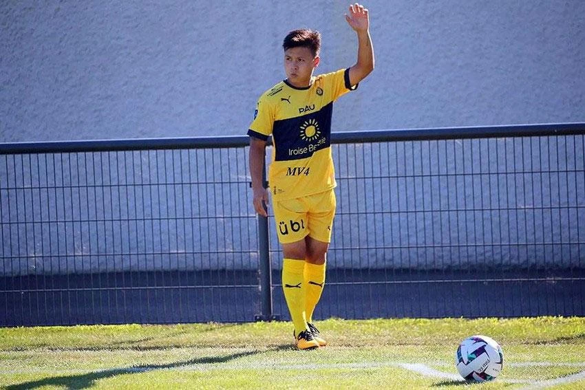 Quang Hải đã có 68 phút trong trận Pau FC hòa Dijon 0-0. Ảnh: PAU FC