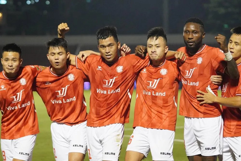 CLB TP.HCM đang sắp xếp lại ban huấn luyện nhưng thực chất chỉ là đổi và đảo vai nhằm… đổi vận. Ảnh: ANH PHƯƠNG