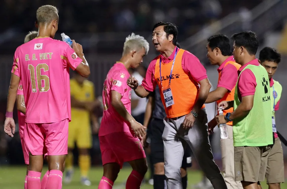 Sài Gòn FC về lý thuyết không thay tướng nhưng ai cũng biết mời ông Lê Huỳnh Đức về với danh nghĩa giám đốc kỹ thuật nhưng việc chính là HLV trưởng. Ảnh: ANH DUY