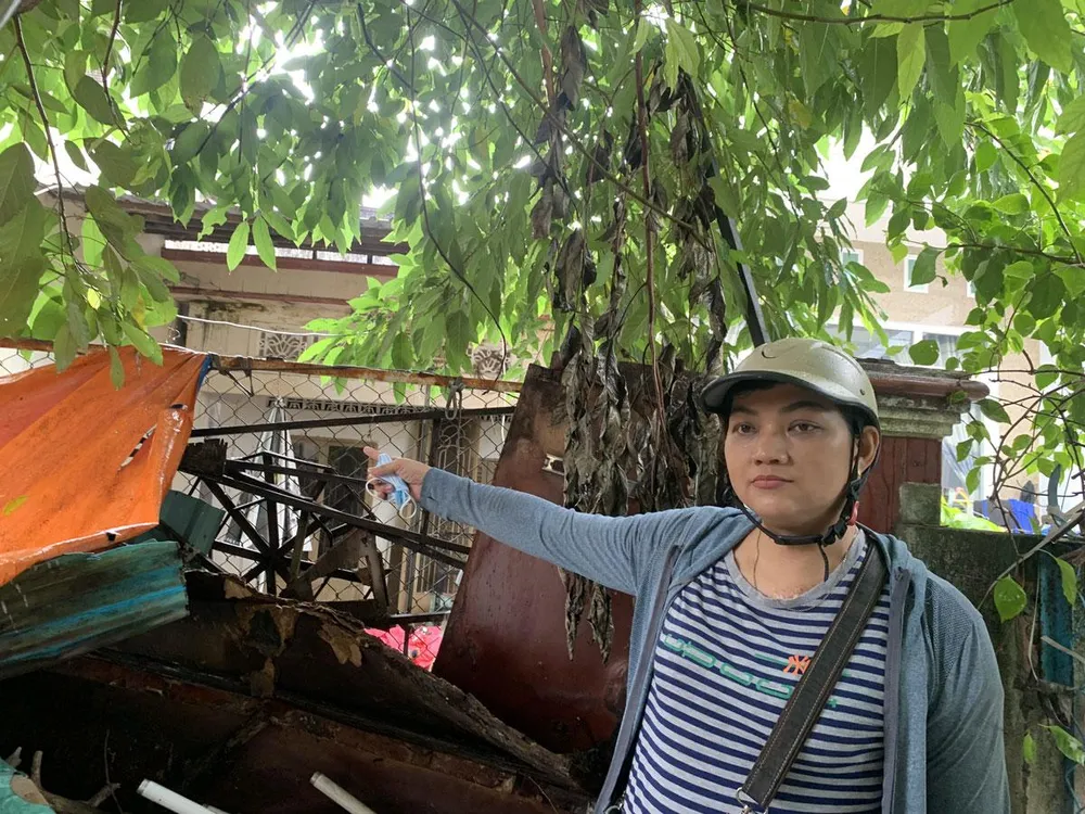 Căn nhà của bà Trần Kim Thúy đã bị hàng xóm xây rào trên đất công cộng chắn hết lối ra. Ảnh: HD Căn nhà của bà Trần Kim Thúy đã bị hàng xóm xây rào trên đất công cộng chắn hết lối ra. Ảnh: HD