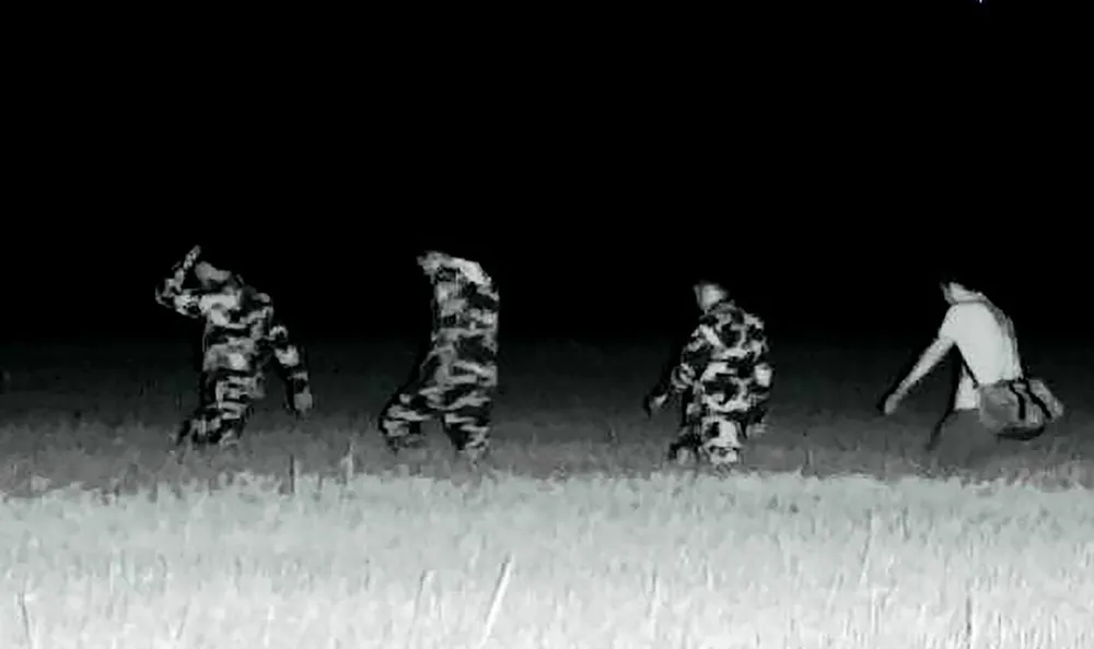 Biên phòng tỉnh An Giang tuần tra trong đêm. Ảnh: U.PHƯƠNG