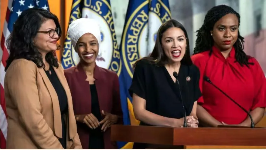 Bốn nữ hạ nghị sĩ nằm trong nhóm 30 hạ nghị sĩ Dân chủ cùng viết thư kêu gọi chính quyền Tổng thống Biden đàm phán với Nga về Ukraine. Ảnh: EPA - EFE Bốn nữ hạ nghị sĩ nằm trong nhóm 30 hạ nghị sĩ Dân chủ cùng viết thư kêu gọi chính quyền Tổng thống Biden đàm phán với Nga về Ukraine. Ảnh: EPA - EFE