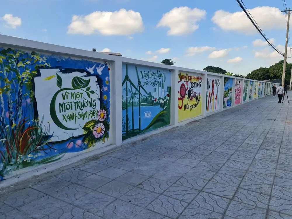 Điểm tập kết rác An Sương ở quận 12 đã được xóa và cải tạo thành mảng xanh. Ảnh: NGUYỄN CHÂU