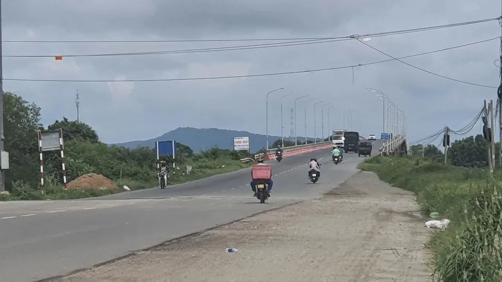 Cầu Cửa Lấp nối huyện Long Điền và TP Vũng Tàu thuộc đường ven biển ĐT994. Ảnh: TRÙNG KHÁNH