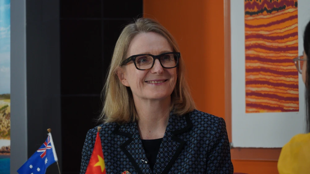Tổng lãnh sự Úc SARAH HOOPER