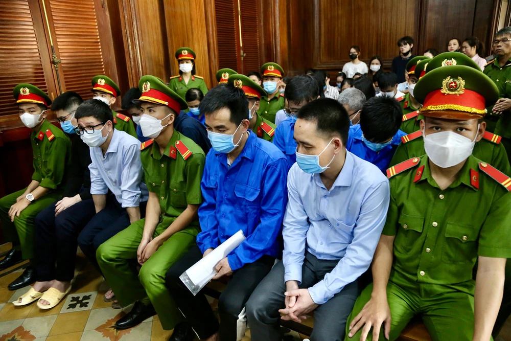 Các bị cáo tại tòa. Ảnh: HOÀNG GIANG