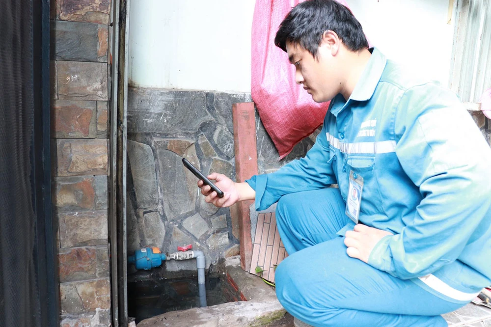 SAWACO đã đặt ra chỉ tiêu trong năm 2023 đảm bảo tỉ lệ 100% hộ dân TP được cấp nước sạch. Ảnh: ĐT