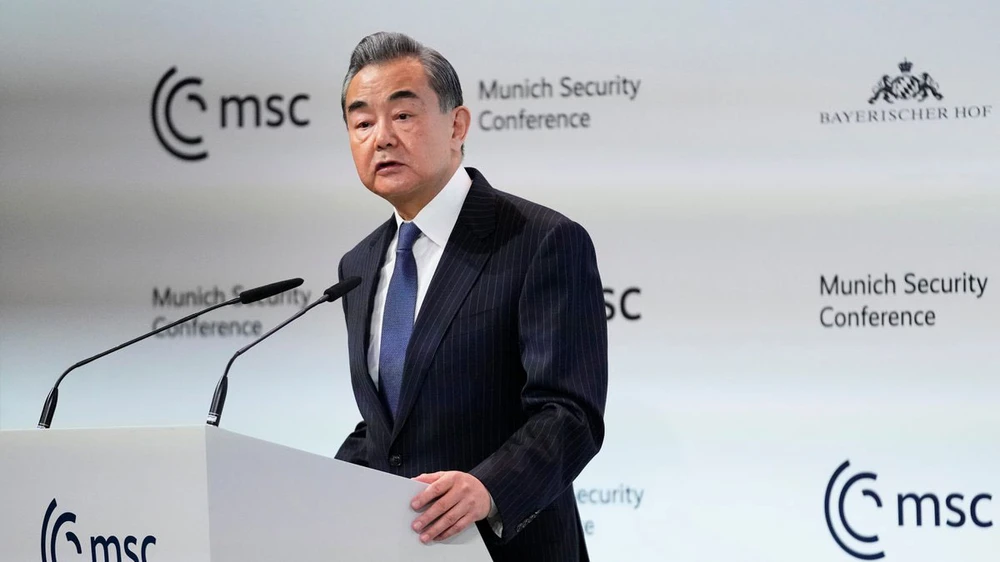 Chủ nhiệm Văn phòng Ủy ban Công tác đối ngoại Trung ương Đảng Cộng sản Trung Quốc Vương Nghị phát biểu tại Hội nghị an ninh Munich hôm 18-2. Ảnh: AP