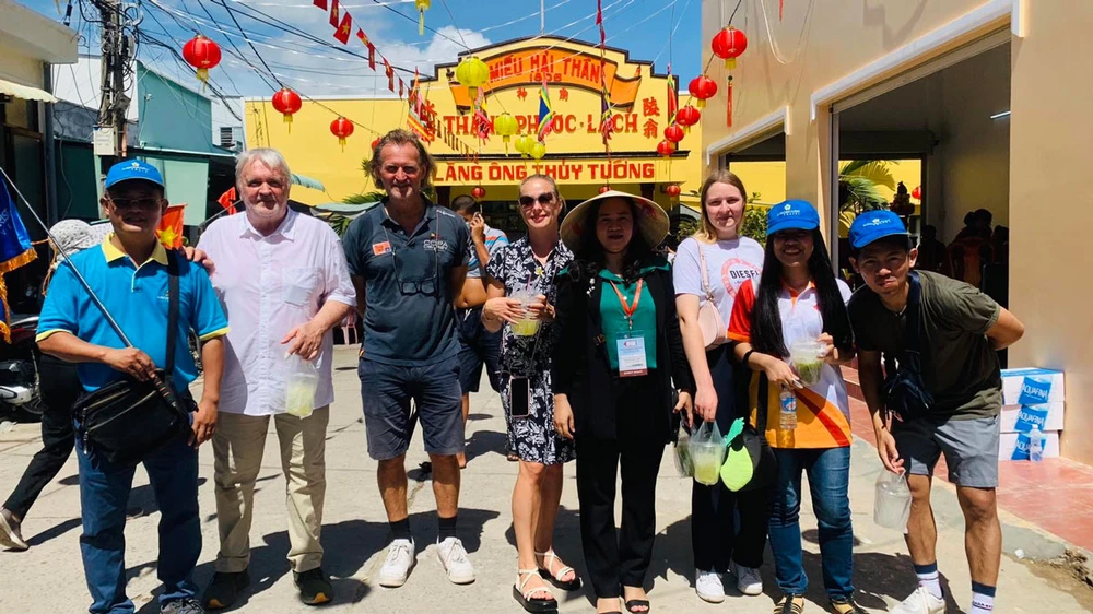 Visa đang là vấn đề nóng khiến nhiều doanh nghiệp, địa phương lo lắng sẽ hạn chế khách quốc tế đến Việt Nam. Ảnh: T.TRINH