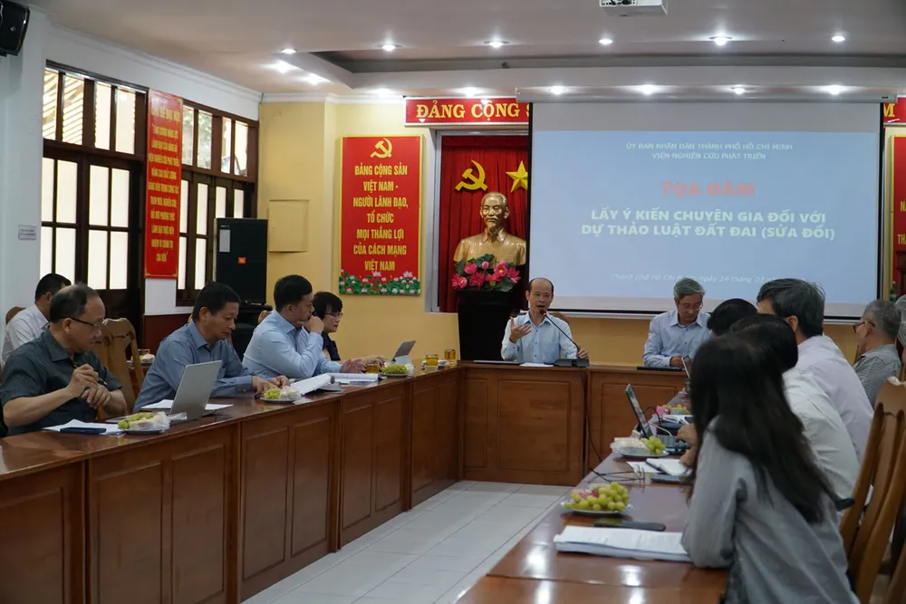 Viện Nghiên cứu phát triển TP.HCM tổ chức tọa đàm lấy ý kiến góp ý về dự thảo Luật Đất đai (sửa đổi) vào sáng 14-3. Ảnh: NHẬT DIỄM