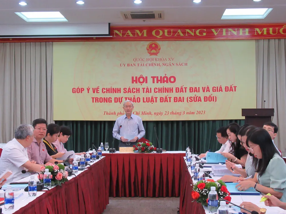 Hội thảo góp ý sửa Luật Đất đai do Ủy ban Tài chính - Ngân sách Quốc hội tổ chức ngày 23-3. Ảnh: YC