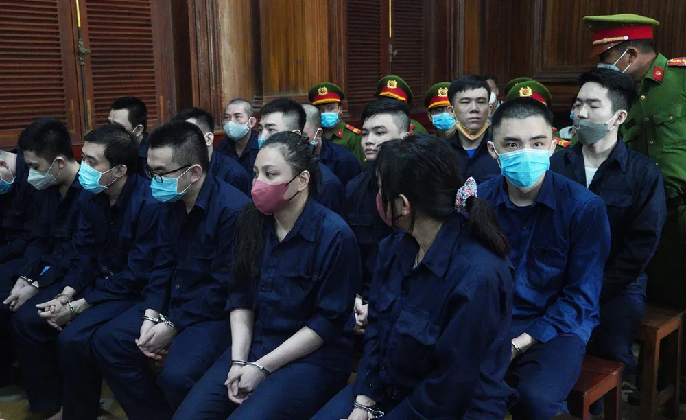 Các bị cáo tại tòa. Ảnh: HỮU ĐĂNG