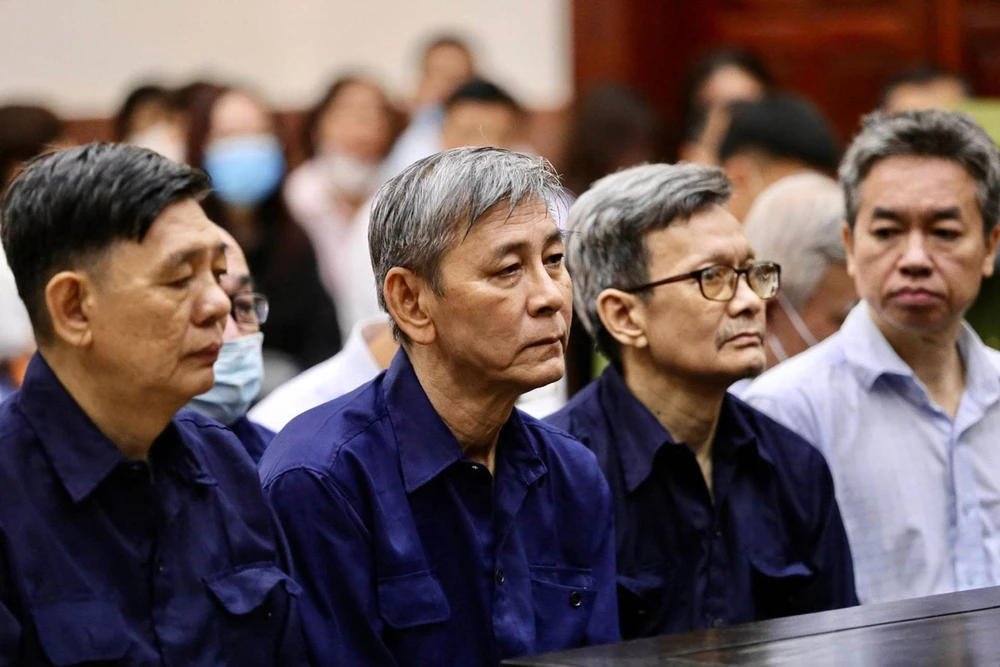 Các bị cáo tại phiên tòa ngày 6-3. Ảnh: TRƯỜNG GIANG