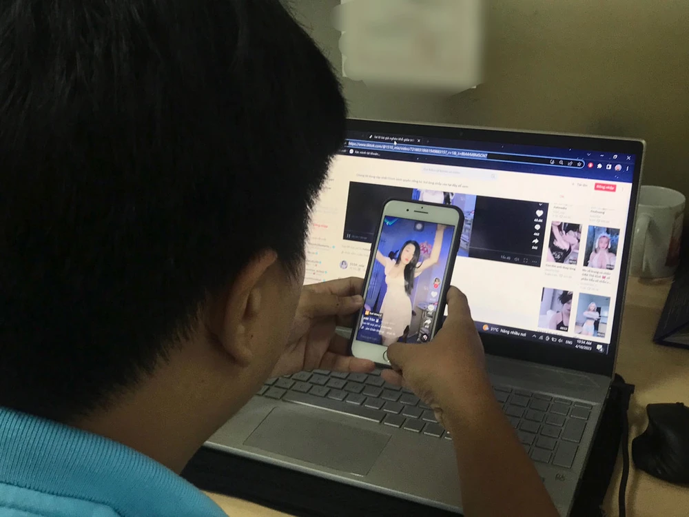 Tràn lan video nhảy múa phản cảm, khiêu dâm trên TikTok. Ảnh: TH