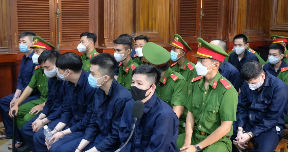 Các bị cáo tại phiên tòa ngày 13-4. Ảnh: SONG MAI