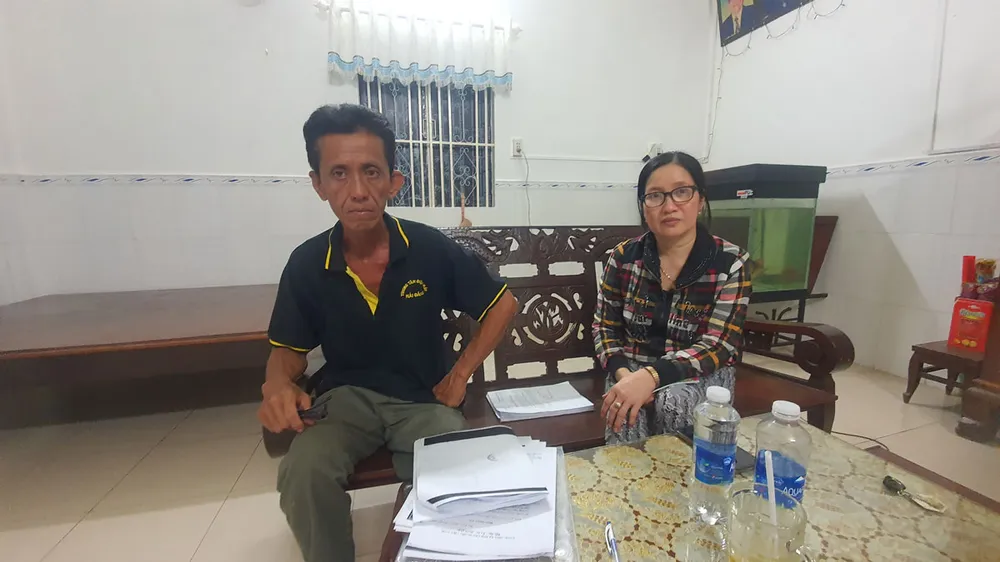 Vợ chồng ông Bạch. Ảnh: TRẦN VŨ