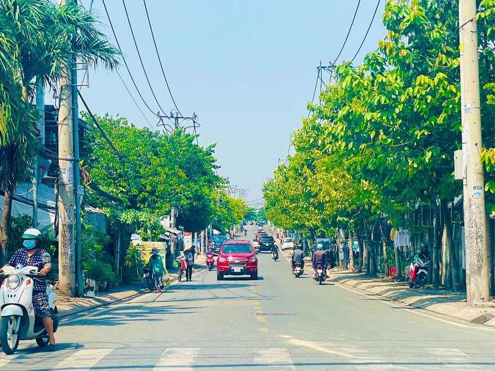 Tuyến đường Tam Bình, phường Linh Đông, TP Thủ Đức nằm trong dự án khu công viên - hồ điều tiết - khu dân cư Tam Phú hiện nay có mật độ dân cư rất đông đúc. Ảnh: VIỆT HOA