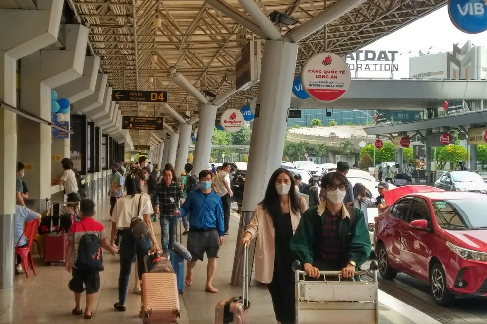 Các đại lý vé nhận xét lượng khách đặt vé du lịch cao điểm hè năm nay sẽ trầm lắng. Ảnh: P.ĐIỀN Các đại lý vé nhận xét lượng khách đặt vé du lịch cao điểm hè năm nay sẽ trầm lắng. Ảnh: P.ĐIỀN