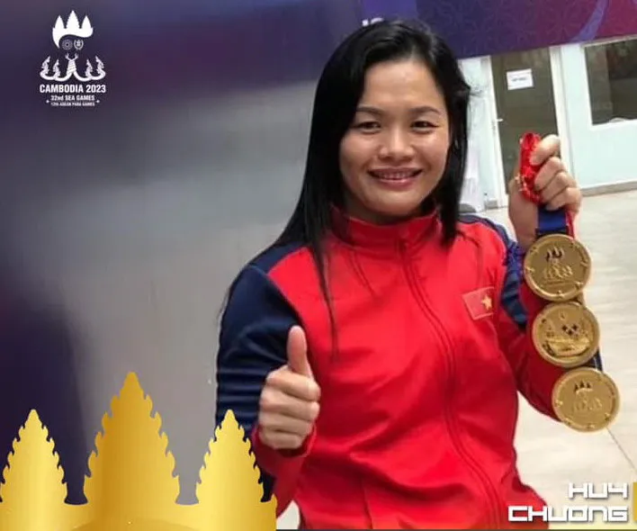 Trịnh Thị Bích Như khoe những chiếc huy chương vàng thu hoạch được. Ảnh: BTC Trịnh Thị Bích Như khoe những chiếc huy chương vàng thu hoạch được. Ảnh: BTC